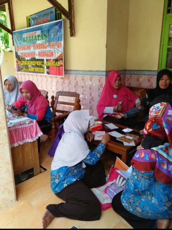 Senam lansia dan periksa kesehatan